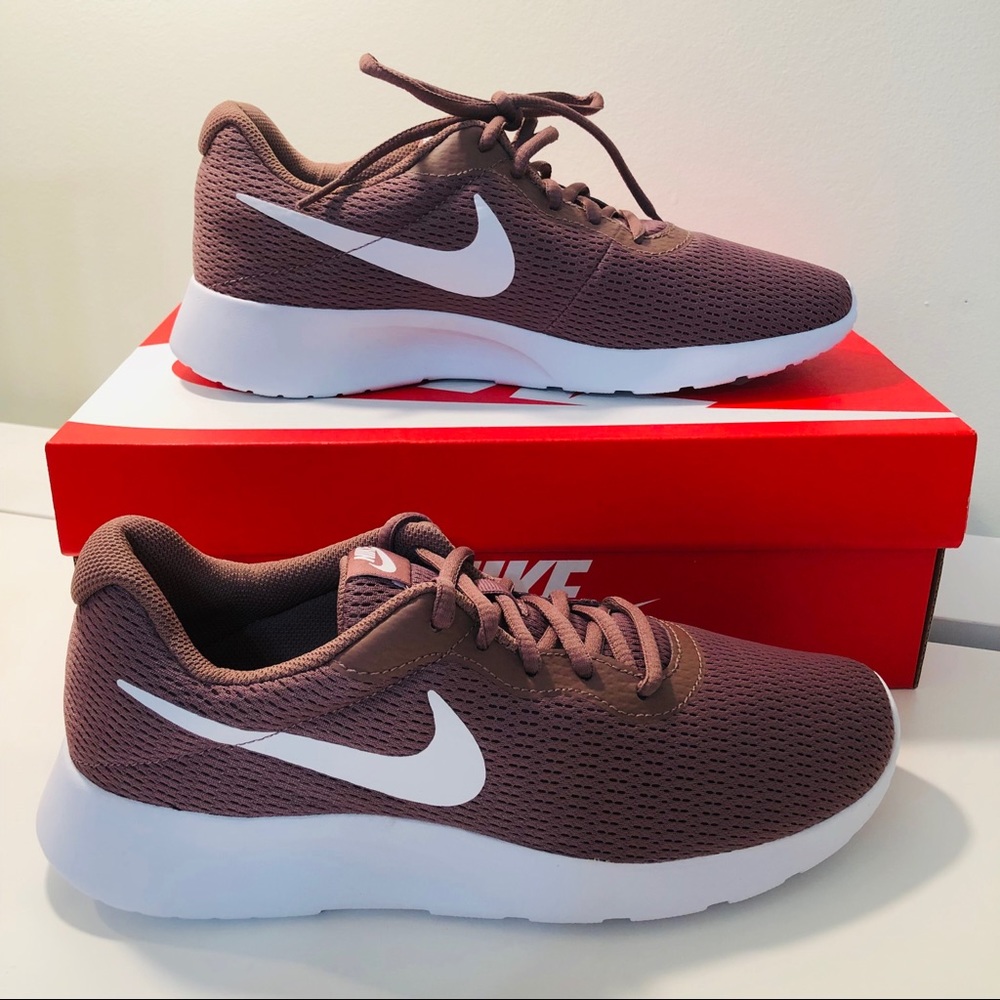 Nike Tanjun Rose Mauve and White Tennis Shoes - Picture 1 of 4